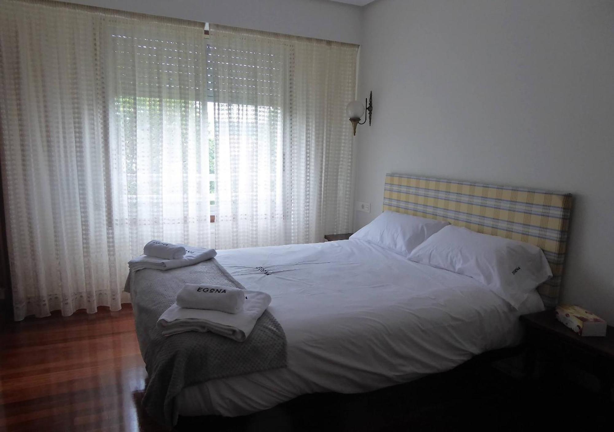 サラウツEgona-Zin5 Vivienda Cerca De La Playa, Con Garajeアパートメント エクステリア 写真